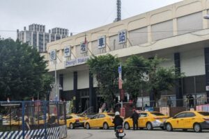 中壢火車站被認證全台最醜　人行道也是同等級？