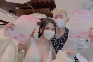 蕾菈披白紗曬結婚證書！甜告白男友：嫁給他不是衝動是憧憬