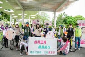 台灣正青合體拚初選！卓冠廷出席黃惠慈「鐵馬前行」造勢活動