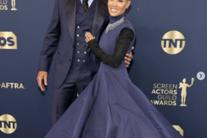 不滿妻被嘲笑！奧斯卡典禮「上台甩頒獎人巴掌」　威爾史密斯正式道歉