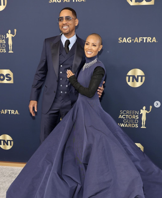 不滿妻被嘲笑！奧斯卡典禮「上台甩頒獎人巴掌」　威爾史密斯正式道歉