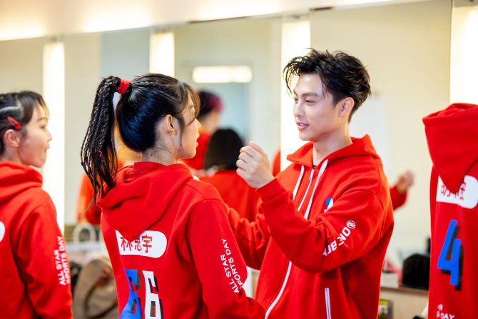 王子曬宇宙合照「一語雙關」來電了　網嗨翻敲碗：原地交往吧！