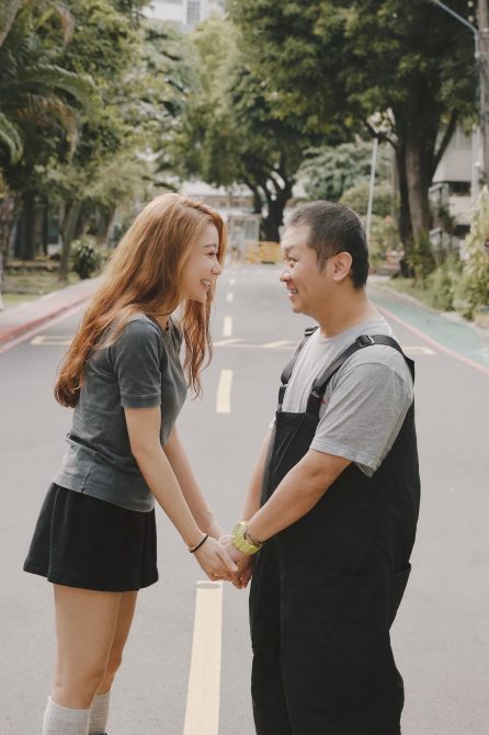 納豆出院！依依情人節PO合照放閃　網湧入留言打氣