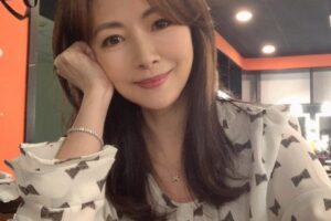 超凍齡！《麻辣鮮師》萬老師曬14年前婚紗照　網喊：怎麼都沒變？