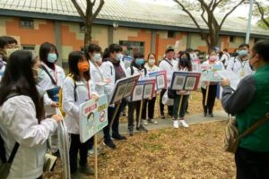 青年志工團投入台灣燈會防疫宣導　熱心的外籍志工也盡心服務