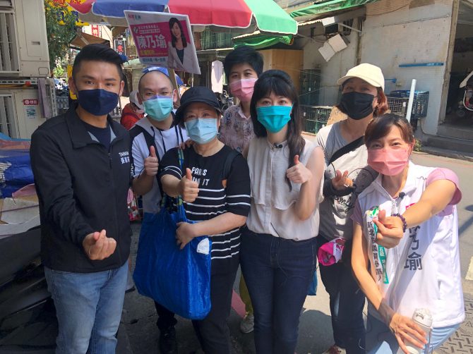 高嘉瑜唱響新店 獻聲力挺陳乃瑜