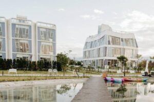 全球最大區塊鏈社群平台跨足觀光業  聯名宜兩大飯店集團CSO兌換住宿券