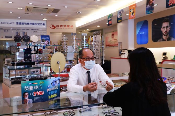 眼鏡族救星！得恩堂眼鏡推出最新防霧法寶戴口罩不再霧茫茫了