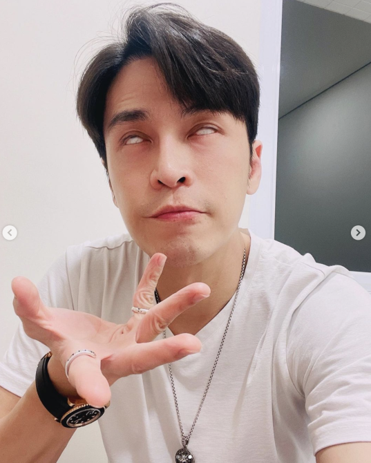 男星搶到快篩「樂極生悲」　網笑翻：好險沒有兩條線