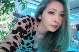 雙喜臨門！37歲Makiyo要嫁了　挺4個月孕肚明520登記結婚