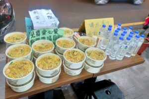 愛心餐點被歐巴桑掃光！店家霸氣開「兒童條款」網友讚爆