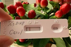 確診康復回公司上班遭歧視⋯同事「每2分鐘」朝她狂噴酒精