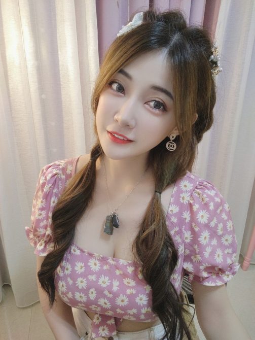 散發最美正能量的靈學老師 霏霏