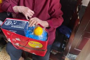 台灣萌愛公益協會獻愛不餘遺力 親送物資關懷獨居長者