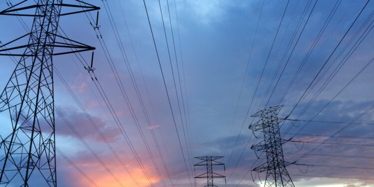 國際燃料價格攀升 高壓/特高壓產業用電大戶調漲電價15％