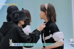 王心凌《乘風破浪》練習遭工作人員打斷　「詭異行徑」驚訝大叫