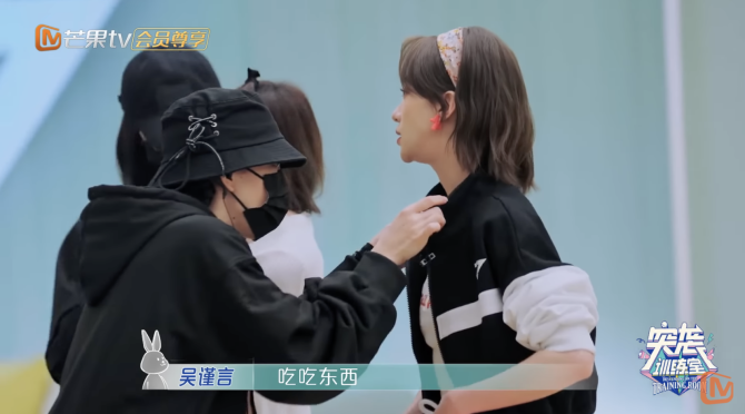 王心凌《乘風破浪》練習遭工作人員打斷　「詭異行徑」驚訝大叫