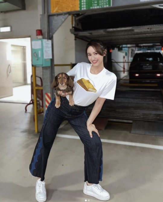 Sandy路上被狂按喇叭！經紀人搖車窗一問　真相超傻眼