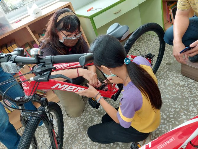 『踩動希望、轉向未來』 高市偏鄉三埤國小　最佳畢業禮物獲贈單車