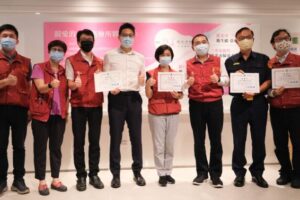 疫情曙光 亞東三重集檢所退場 侯友宜代表新北市民感謝醫護、警察及旅館業者