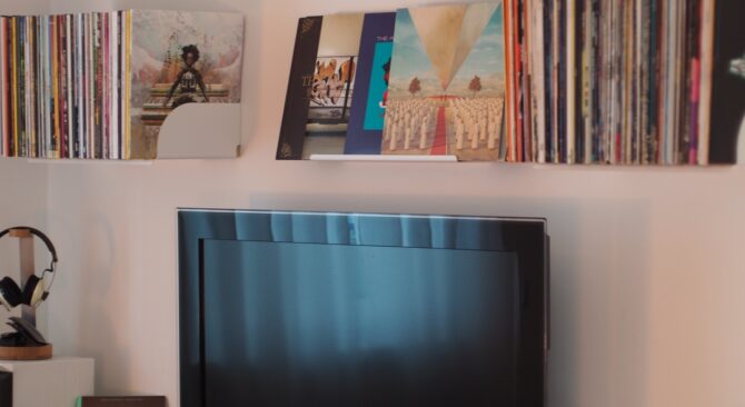 集邦：需求不振，庫存嚴峻，面板廠稼動率被迫降載