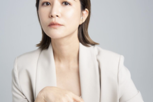 遭男友大雨中狠心丟包！吳怡霈哭到沙啞　路過阿伯一句話點醒她