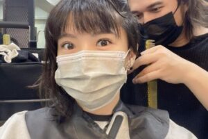 大牙超帥新髮型曝光！一刀剪到耳上　露壞笑「根本帥哥」