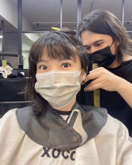 大牙超帥新髮型曝光！一刀剪到耳上　露壞笑「根本帥哥」