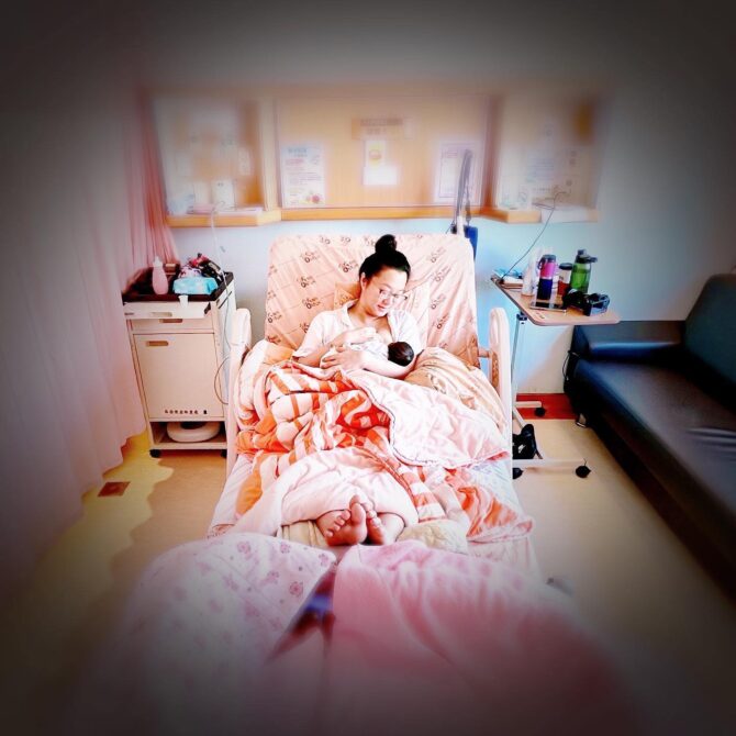 女兒出生不到一個月！「突發狀況」趙小僑心疼落淚