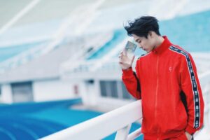 王子電梯巧遇國中同學　PO青澀照尋人：到底是誰？