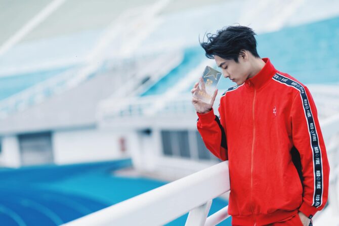 王子電梯巧遇國中同學　PO青澀照尋人：到底是誰？