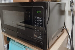 拔插頭真的能省電？「11款家電」沒開機也燒錢　微波爐、洗衣機都上榜