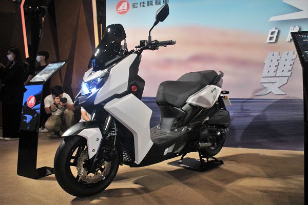 宏佳騰整合油電資源　推出新世代油車黃牌 STR、白牌 All New CO-IN