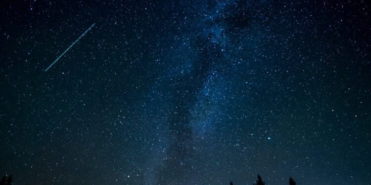 元宇宙NFT精品品牌Etoile 天蠍『命運之石』三束星光代表忠誠、希望、博愛