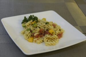 營養師分享，素食芒果莎莎通心麵食譜，吃芒果促進腸道蠕動