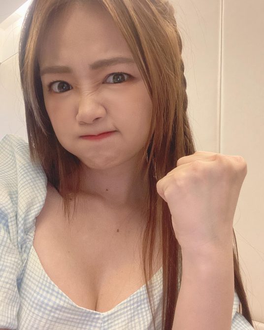 丫頭英國幫代購「13雙名鞋」！朋友拒付超重費1萬：是妳自己買太多