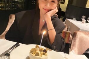 吳慷仁深夜陪慶生⋯邵雨薇拍下「感人一幕」：要珍惜