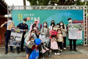 假日湧人潮！保大警駐觀光景點宣導「反跟騷、反賄選」