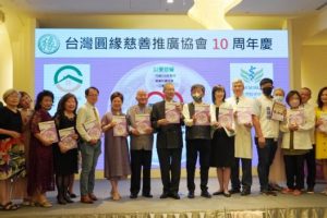 圓緣慈善10周年慶 集資買憨兒幸福「以畫代花」