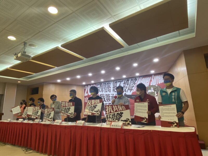 9民團發起捍衛台灣絕不投降運動　黃崇真第一時間簽署承諾書響應