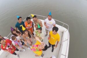 胡瓜玩遊戲被整「灑滿臉水」　籃籃裝無辜嚇歪