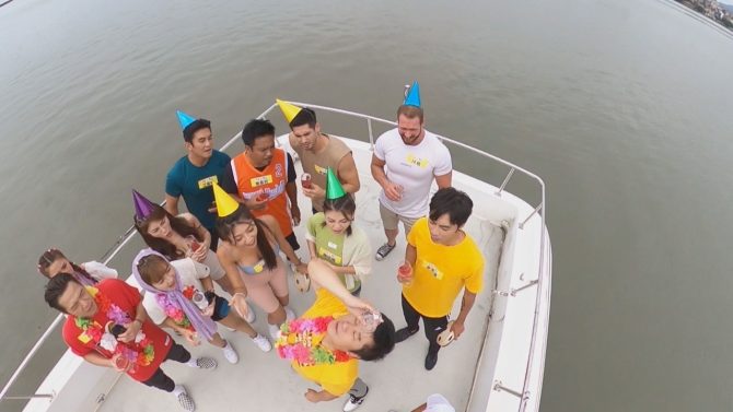 胡瓜玩遊戲被整「灑滿臉水」　籃籃裝無辜嚇歪