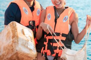 浪海無塑  樂浪遊艇俱樂部召近百人趣味淨海