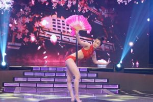 舒子晨苦練鋼管「用皮膚當煞車皮」！節奏沒算好腳趾重擊　脊椎也歪了⋯