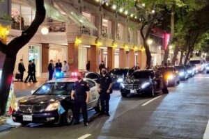 國慶日仍堅守崗位！交通、維安滴水不漏　佛光山贈熱食保大警暖心又暖胃