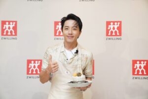 坤達化身「天菜大廚」秀廚藝　分享凍齡小秘訣