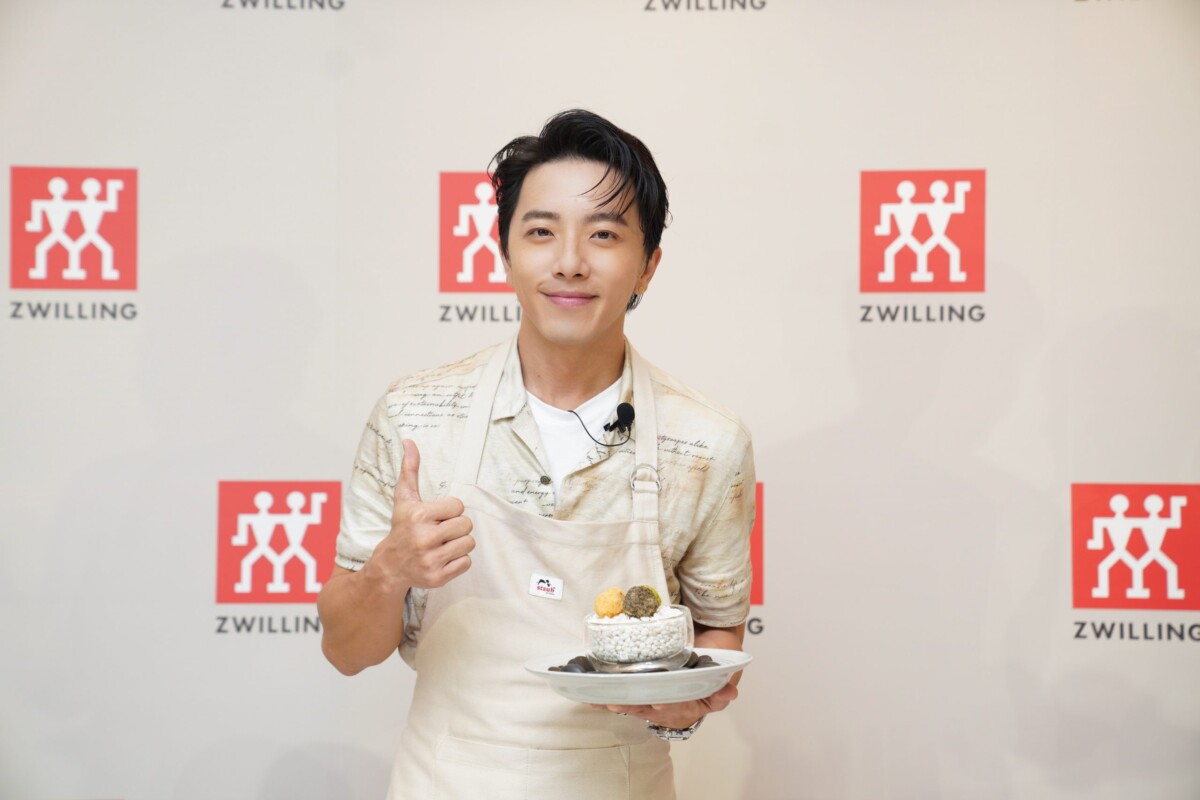 坤達化身「天菜大廚」秀廚藝　分享凍齡小秘訣