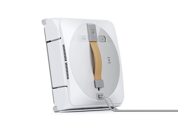 首創雙向交叉式自動噴水系統、智慧攀岩系統　科沃斯 GLASSBOT W1 PRO 擦窗機器人預購開跑