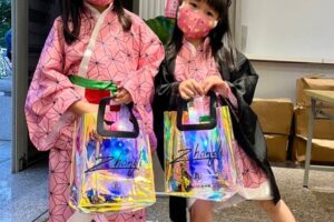 黃崇真選戰文創棒球帽、環保袋受歡迎　小粉絲拿到手超開心