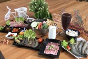 「文創咖美食館」上千則評價 4.9顆星 複合式餐廳有咖啡、火鍋、燉飯美食